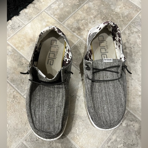 Women’s HEY DUDE Sz 10 Wendy brown chadron cow animal - Picture 2 of 7